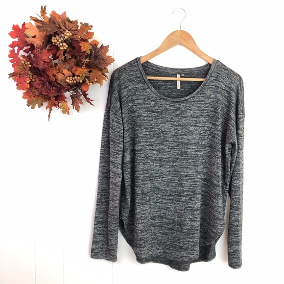 Banana Republic Tops - ❤️3/$25 Banana Republic Heather Gray Knit T Shirt